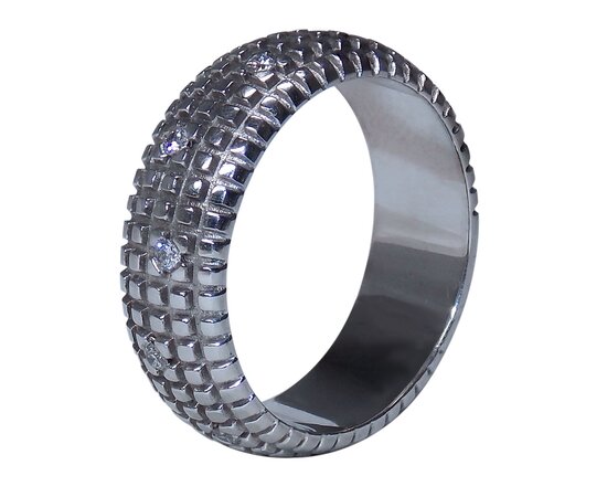 Золотое обручальное кольцо с бриллиантами. Артикул V46