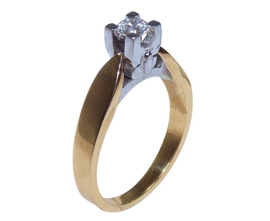 Золотое кольцо с бриллиантом. Артикул K39
